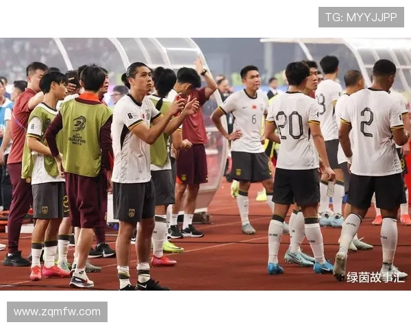 国足新帅亮相备战世预赛年轻阵容冲击出线希望引发球迷关注热度升温